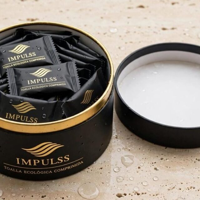 Estuche redondo con toallitas comprimidas